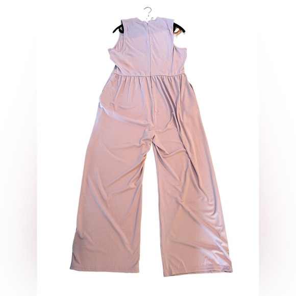 New Mauve Jumpsuit / Romper in Size XXL - Picture 2 of 7